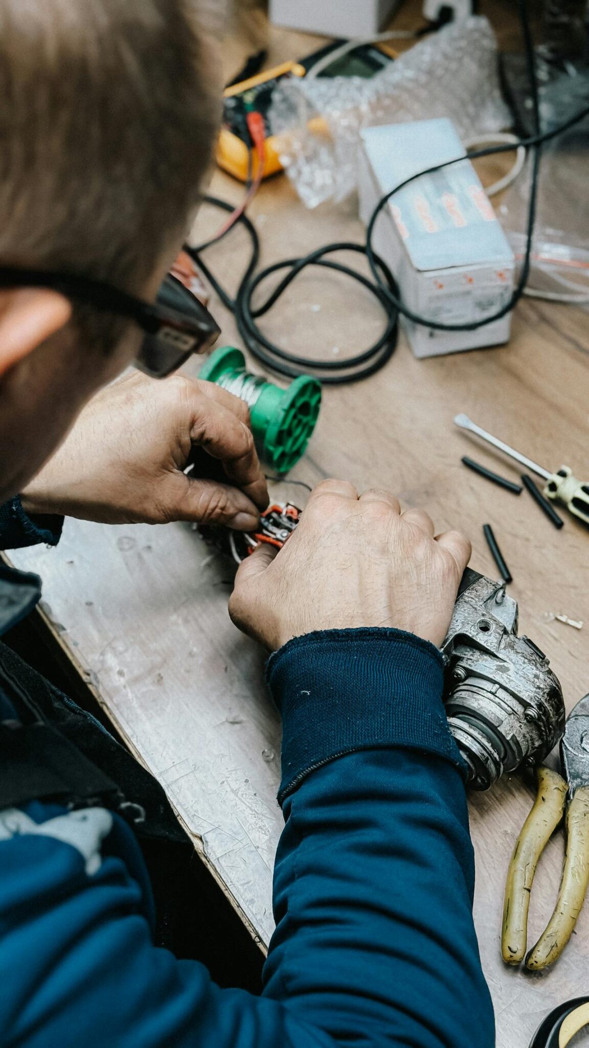 Įrankių remontas ir priežiūra dirbtuvėse